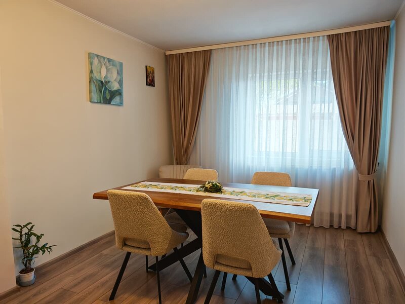 Casa individuala de vanzare in Cretesti–Vidra, 255 mp, teren 675 mp,